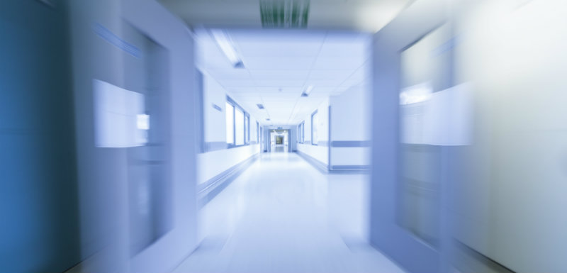 urgences - couloirs d'hôpital